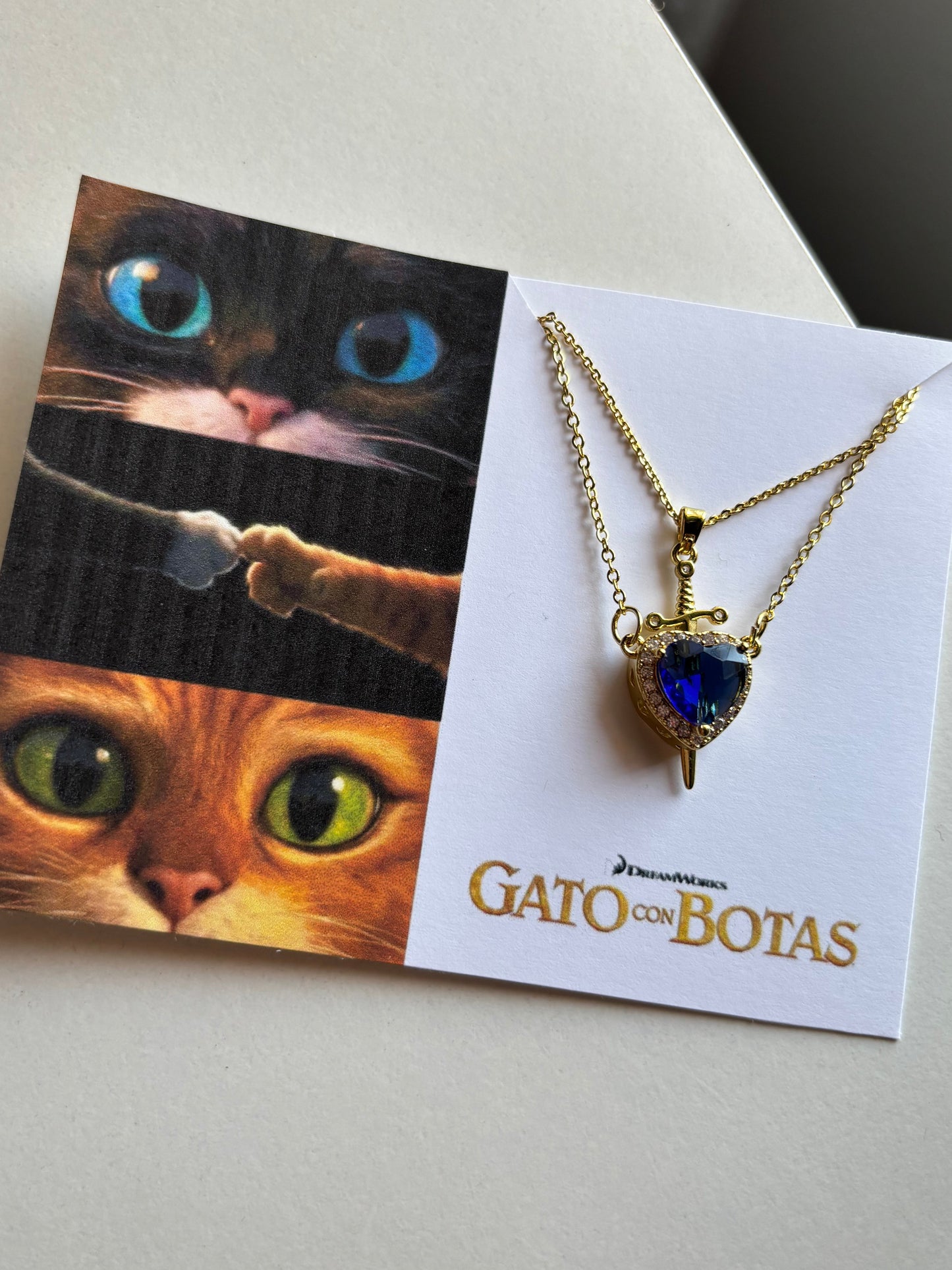 Collar corazón y daga