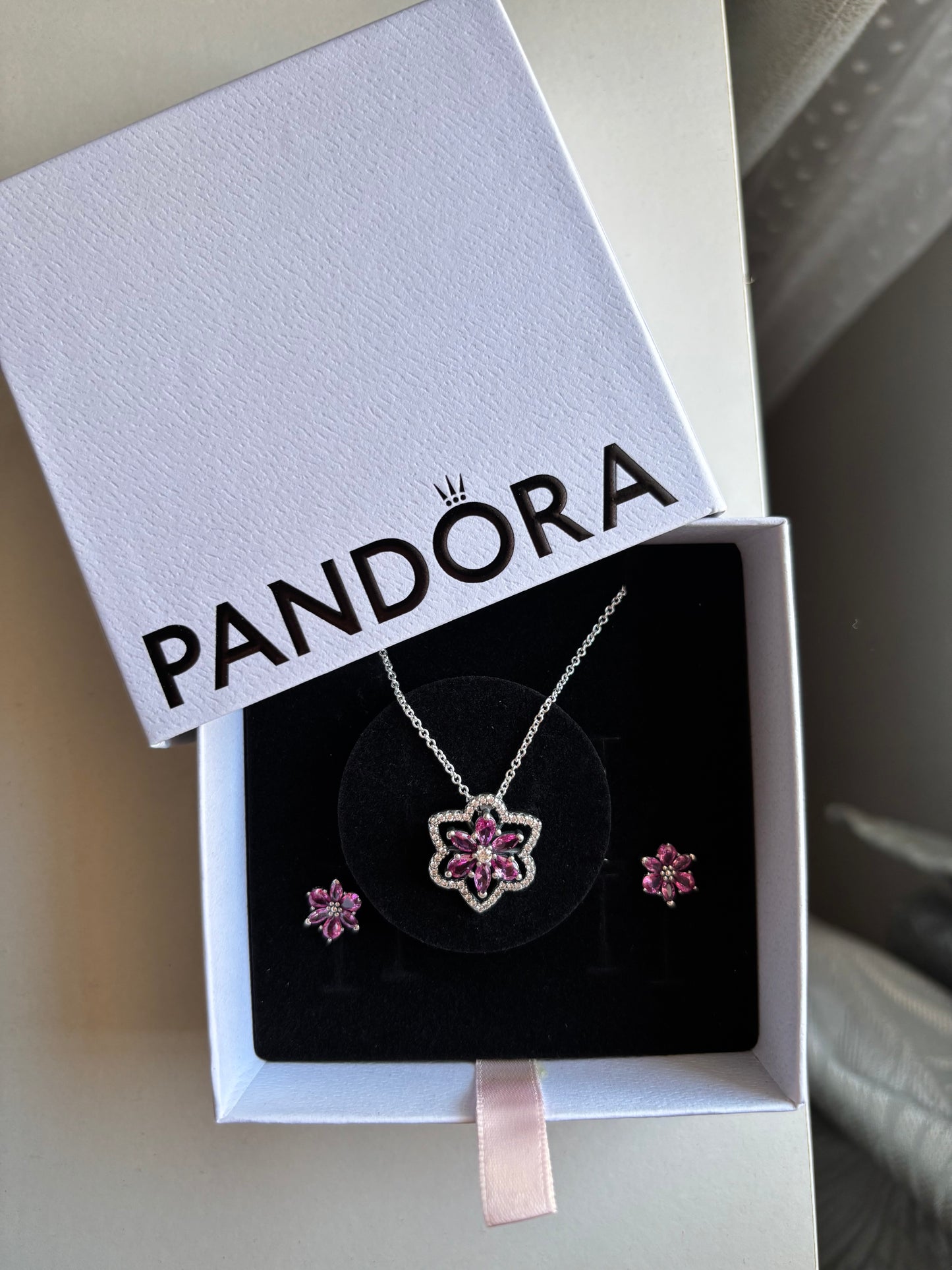 Conjunto flor collar y pendientes Mulan