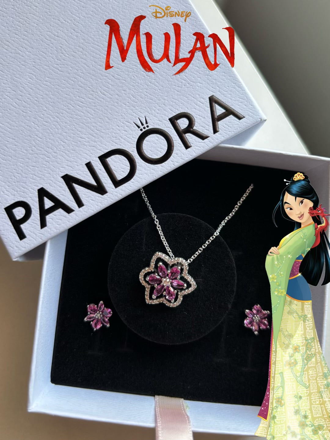Conjunto flor collar y pendientes Mulan